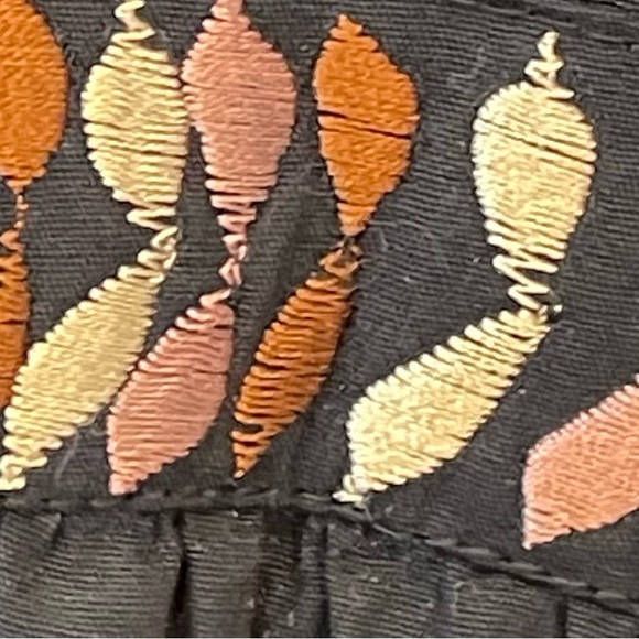 Beautifully embroidered babydoll/peplum blouse - Picture 6 of 7